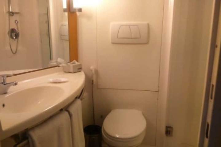 Room 28 of 71