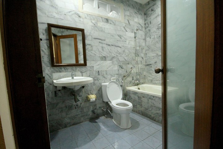 Room 20 of 33