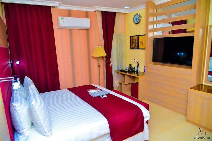 Room 12 of 37