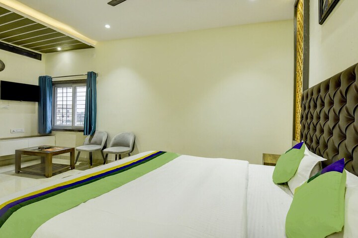 Room 8 of 53