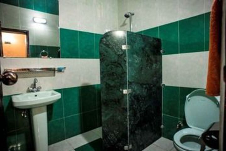 Room 6 of 37