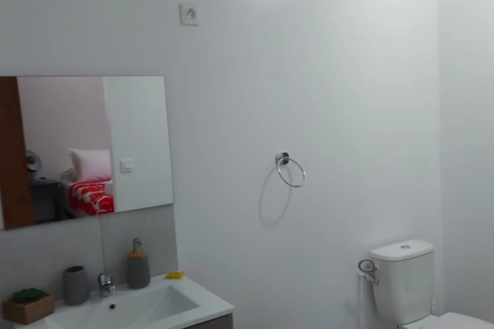 Room 5 of 9