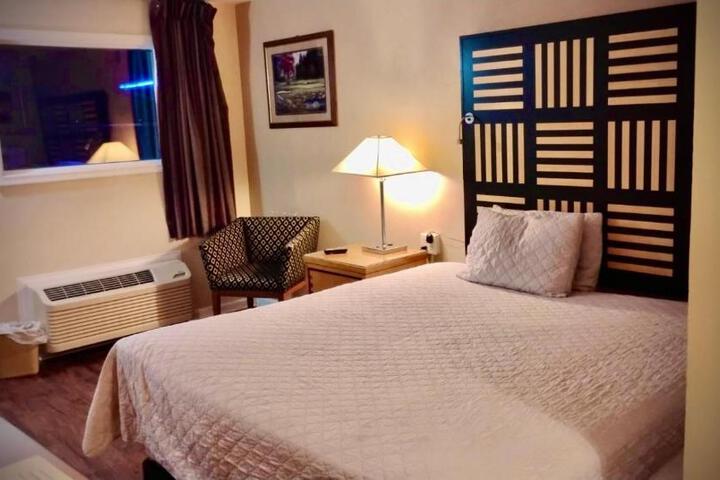 1 King Bed (3 of 5)