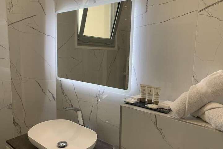 Room 12 of 35
