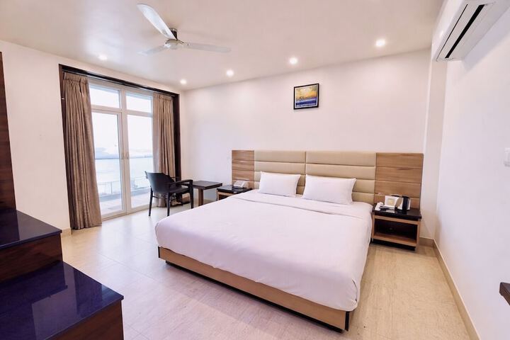 Room 2 of 10