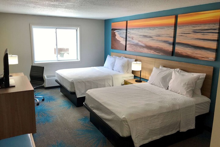 2 Queen Beds (9 of 9)