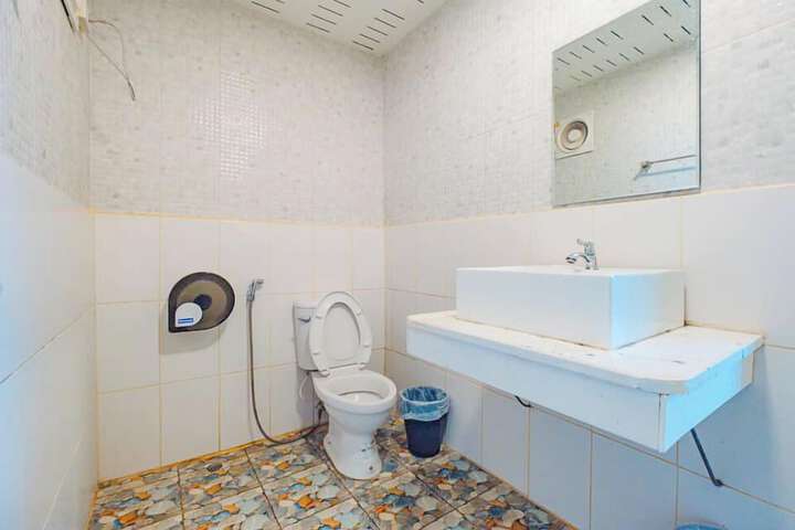 Room 53 of 105