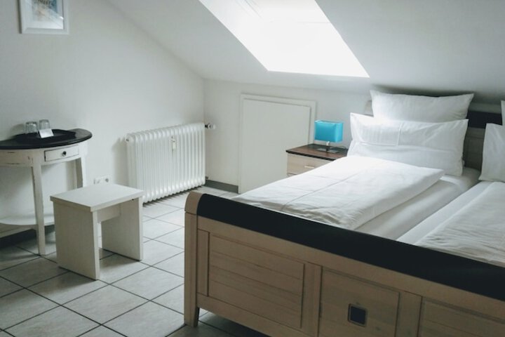 Room 2 of 21