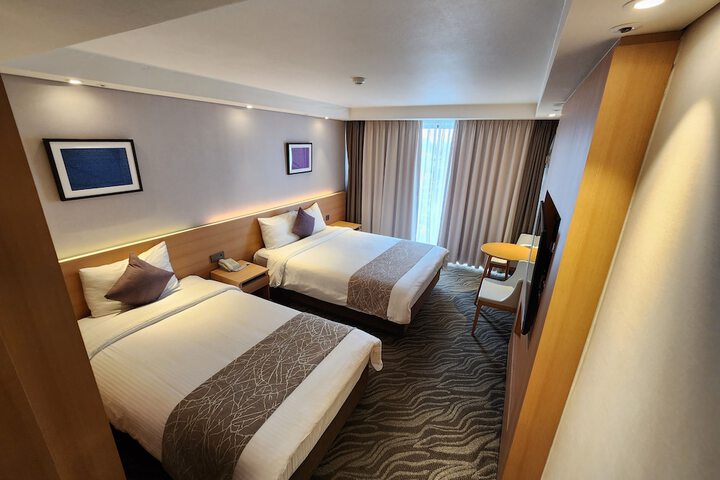 Room 30 of 143