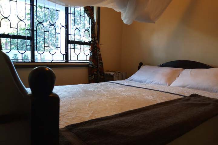 Room 4 of 10