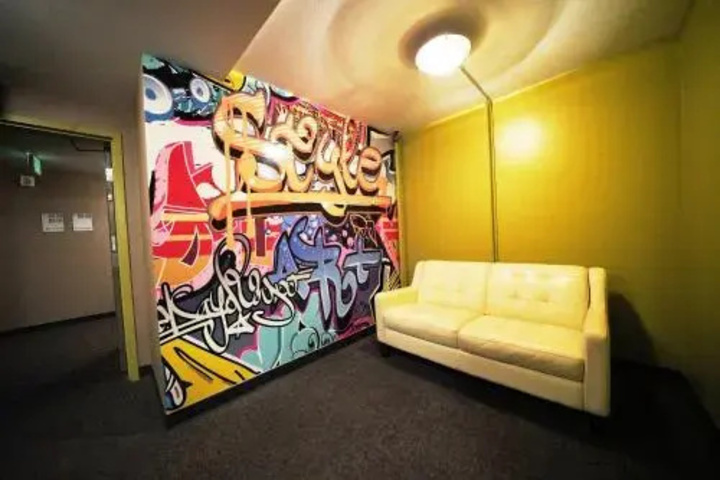 Room 11 of 19
