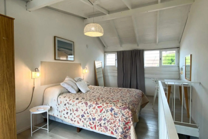 Room 5 of 12