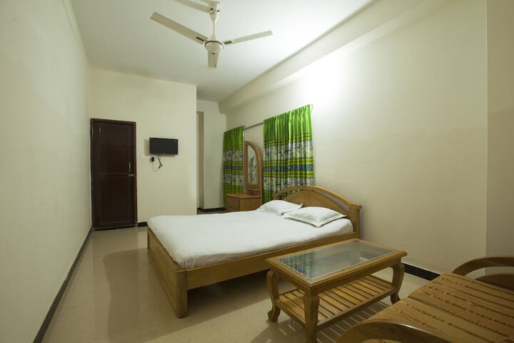 Room 7 of 9