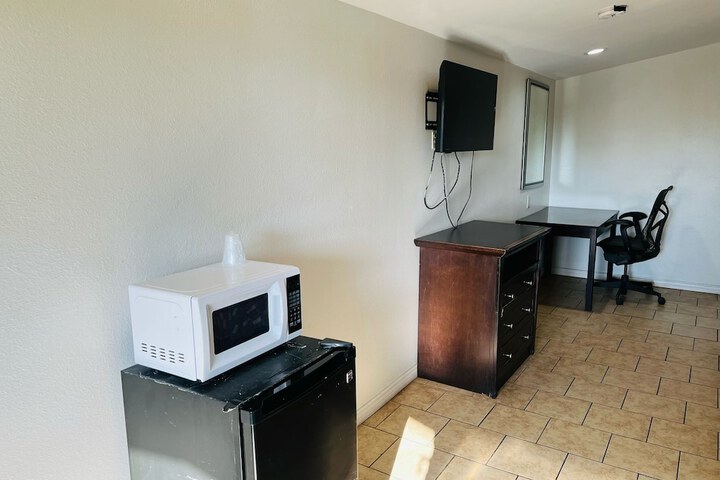 Room 6 of 17