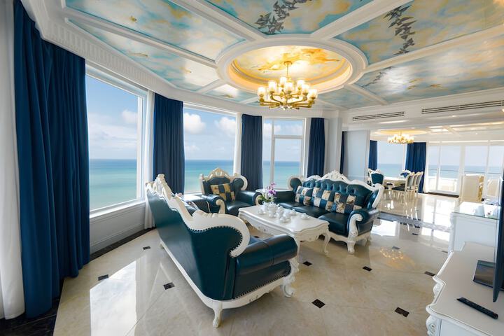 Room 108 of 195