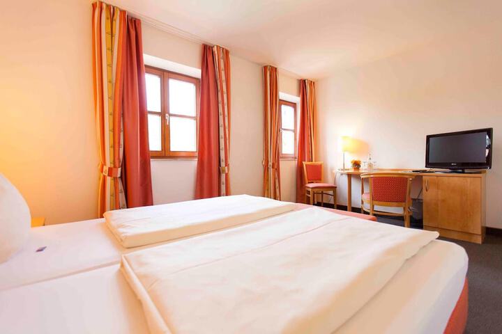 Room 10 of 46