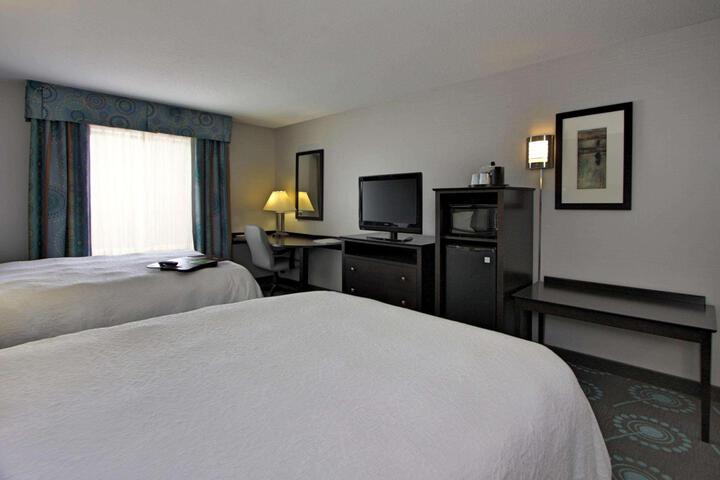 2 Queen Beds (1 of 4)