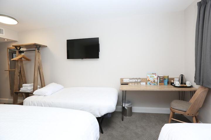 Room 10 of 28