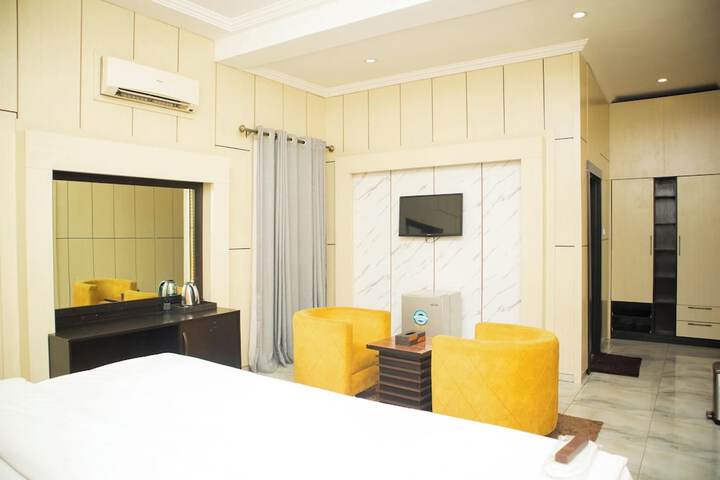 Room 4 of 29