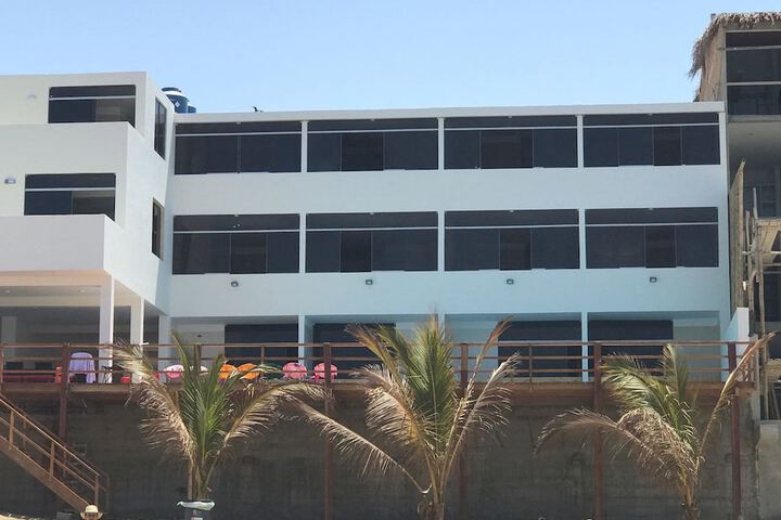 Exterior of Hotel Puerto Varas de Punta Sal