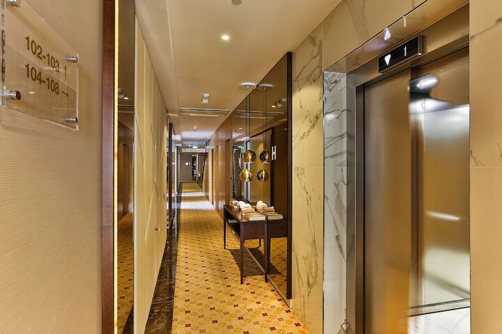 Ballroom/Hall 58 of 78
