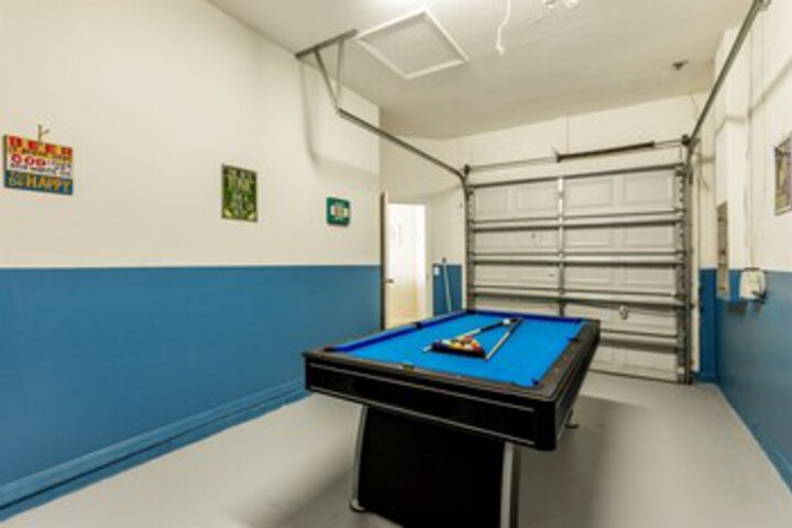 Room 9 of 36