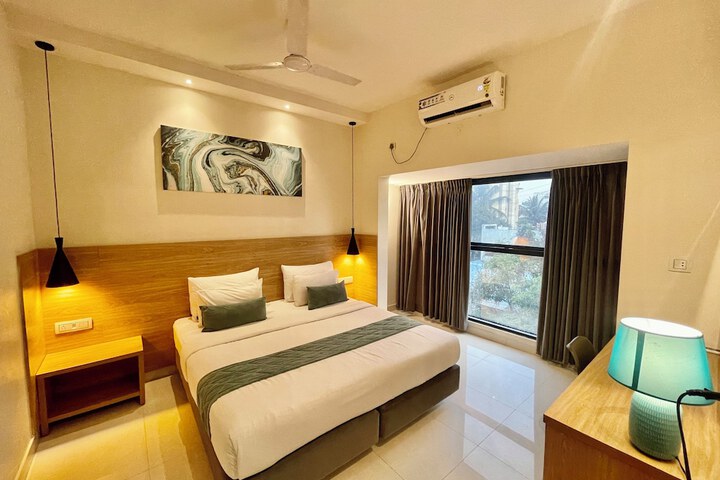 Room 10 of 34