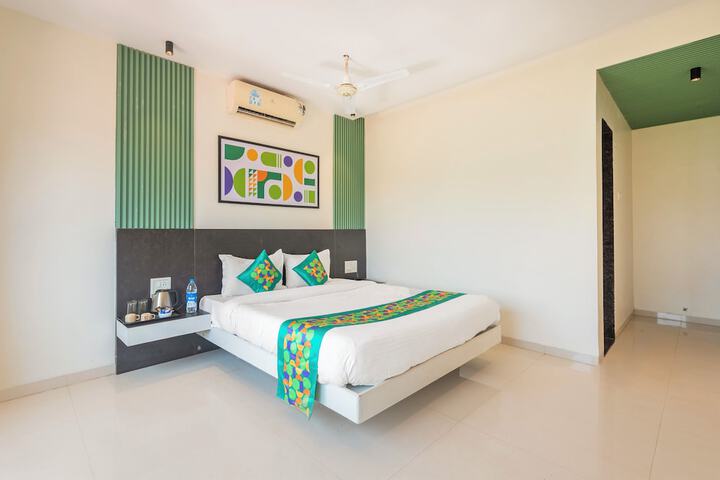 Room 10 of 37