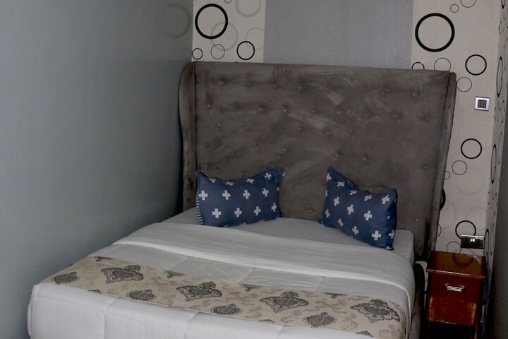 Room 16 of 26