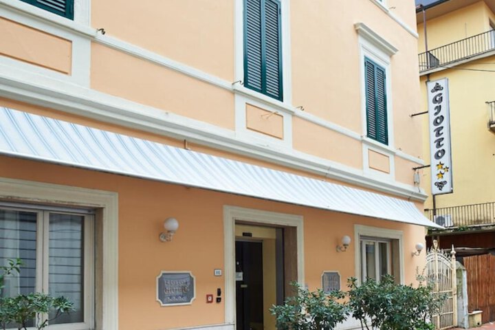 Hotel 43 of 44