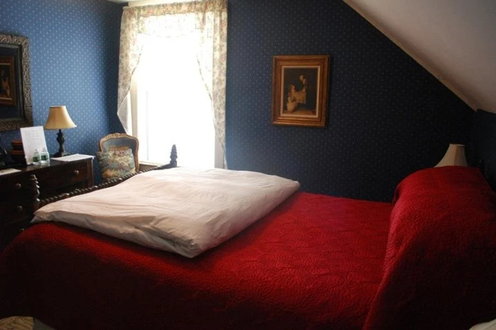 Room 3 of 6