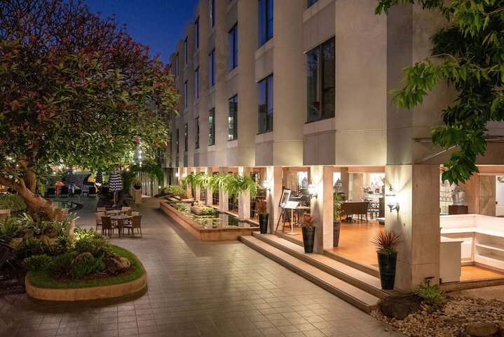 Entrance & Lobby