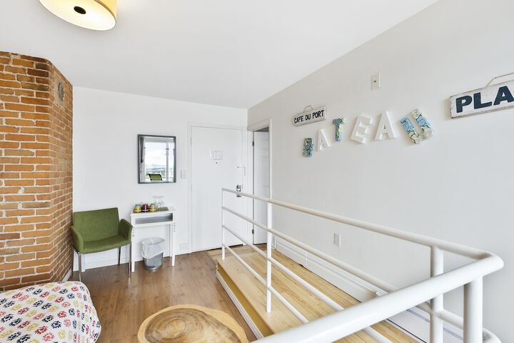 Room 9 of 49