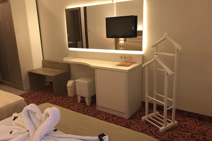 Room 5 of 7