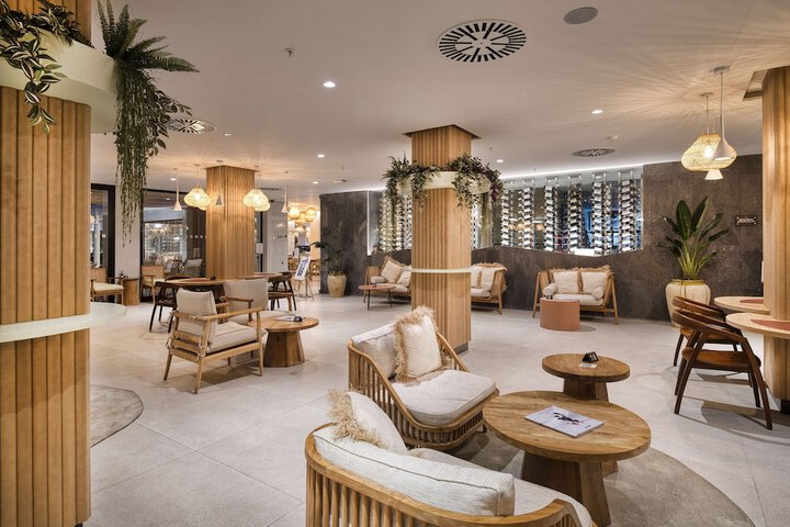 Lounge 190 of 227