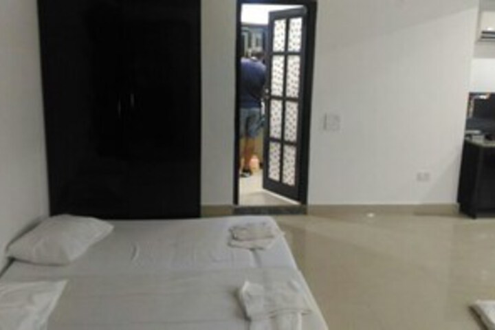 Room 12 of 33