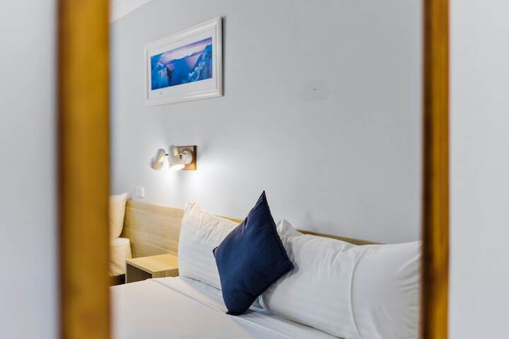 Room 34 of 105