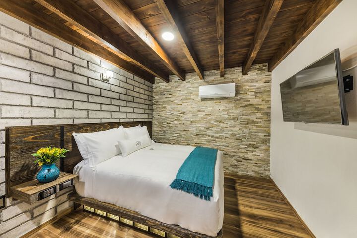 Room 6 of 43