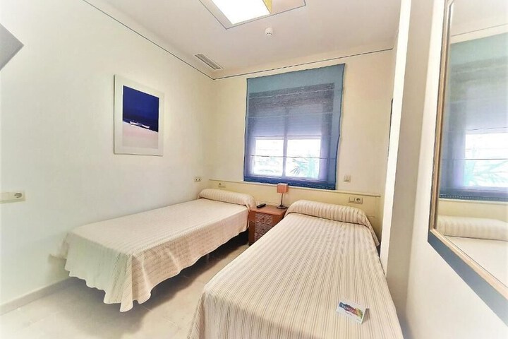 Room 4 of 34