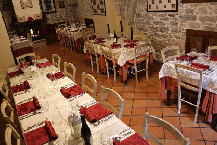 Dining 40 of 57