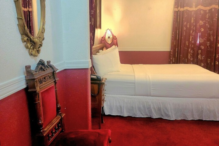 Room 34 of 51