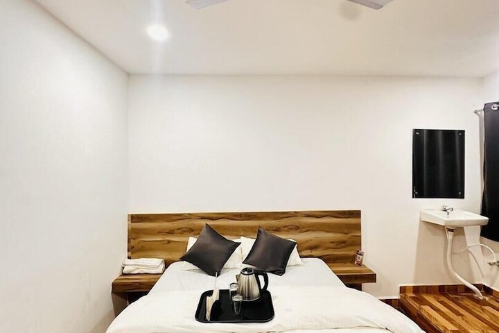 Room 14 of 33