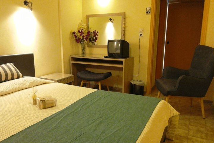 Room 7 of 13