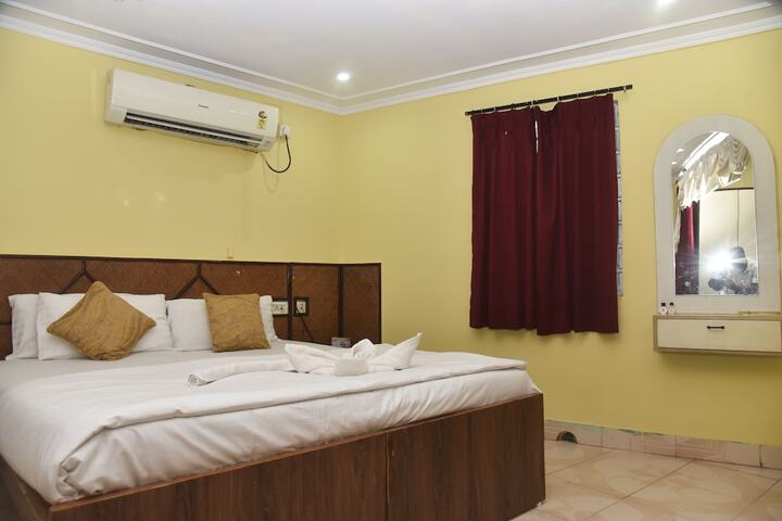 Room 9 of 16
