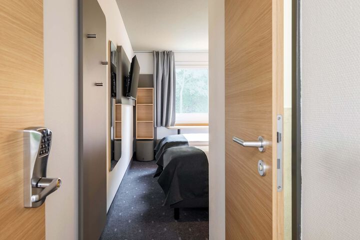 Room 7 of 30