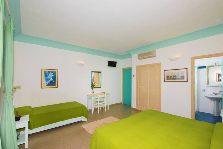 Room 13 of 277
