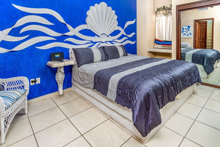 Room 28 of 599
