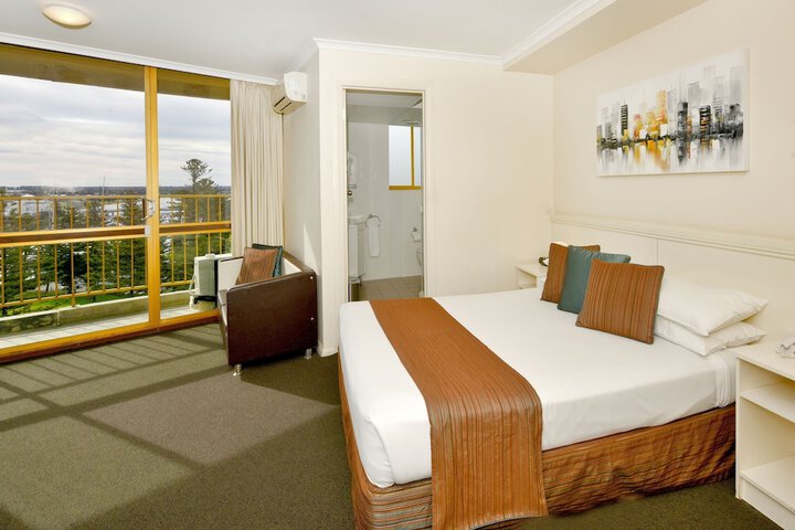 Room 10 of 62