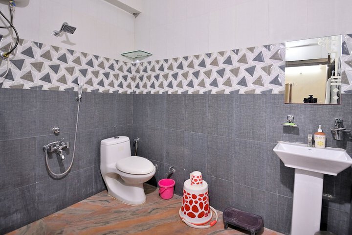 Room 12 of 25