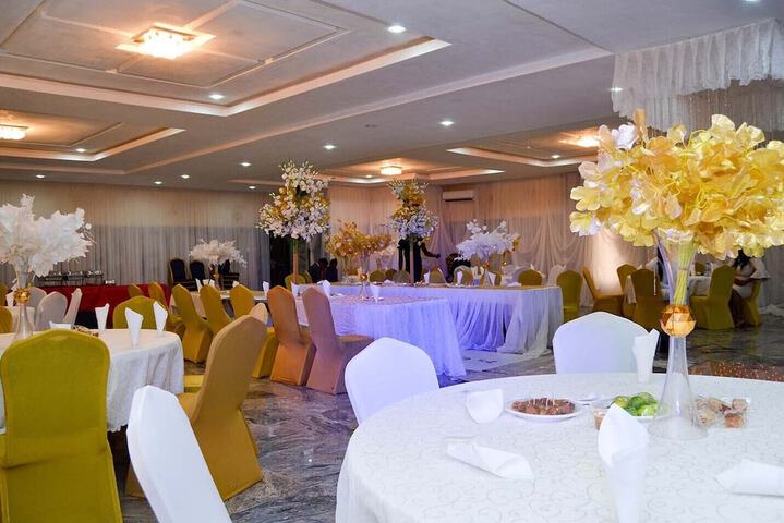 Ballroom/Hall 21 of 28